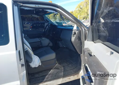 2015 Ford F-250 Xl z USA, uszkodzony, nr VIN 1FT7X2BT7FEA94905